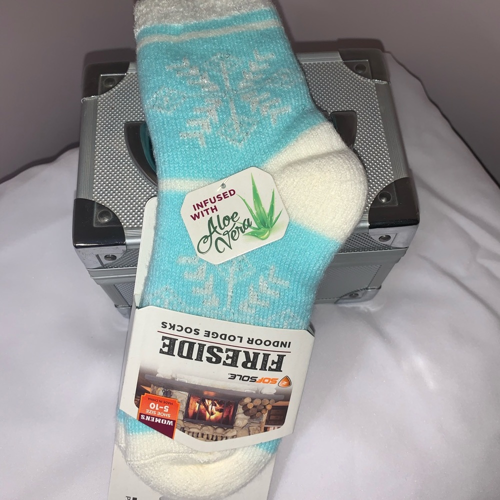 SofSole Fireside ALOE VERA Cozy Socks Snow Xmas